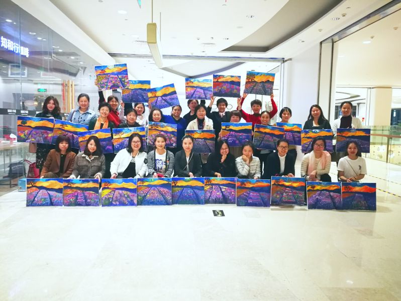 中国寰岛女事情品合影 中国寰岛女事情品合影