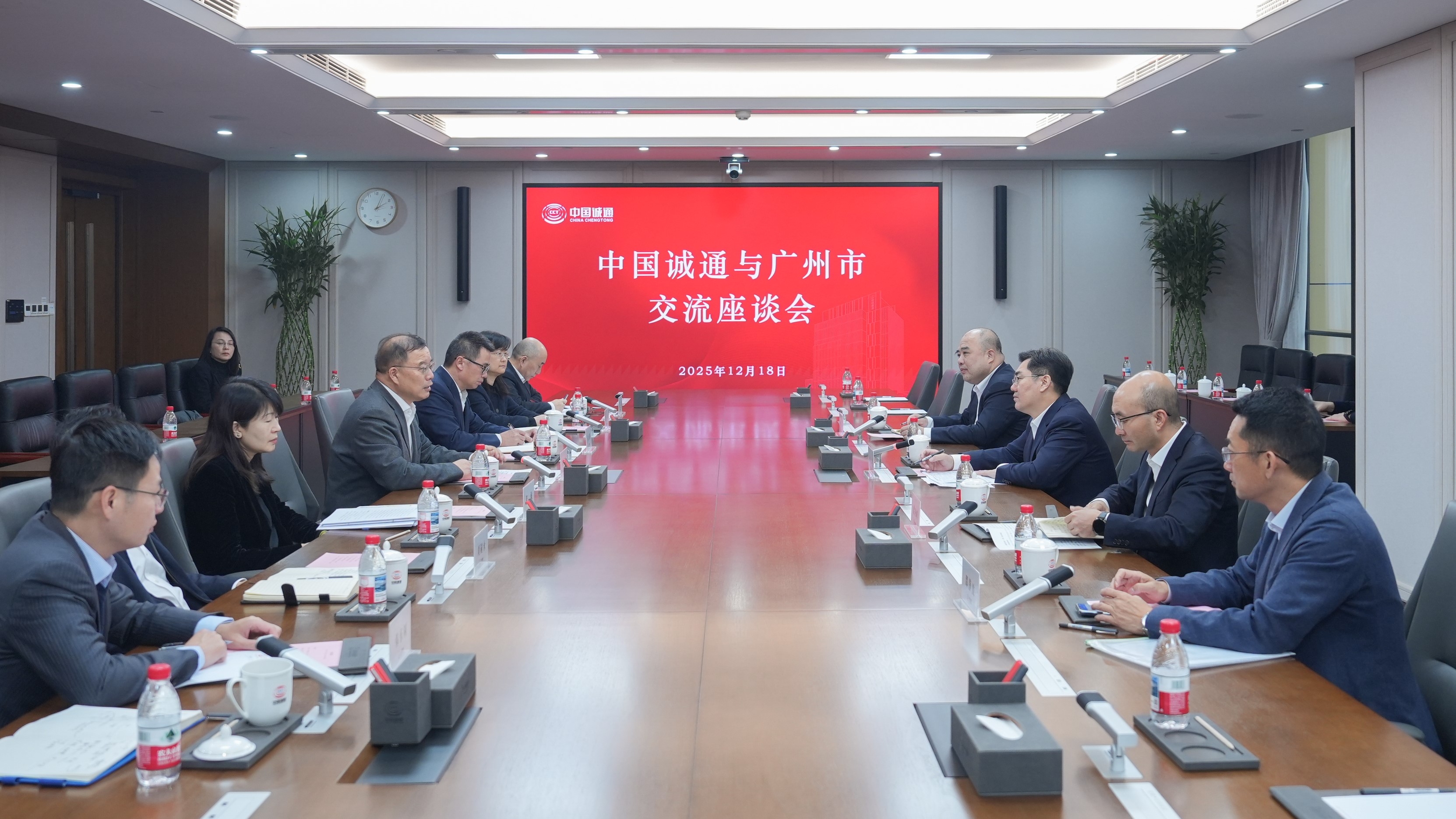 ����ƽ���³�����������г���־��