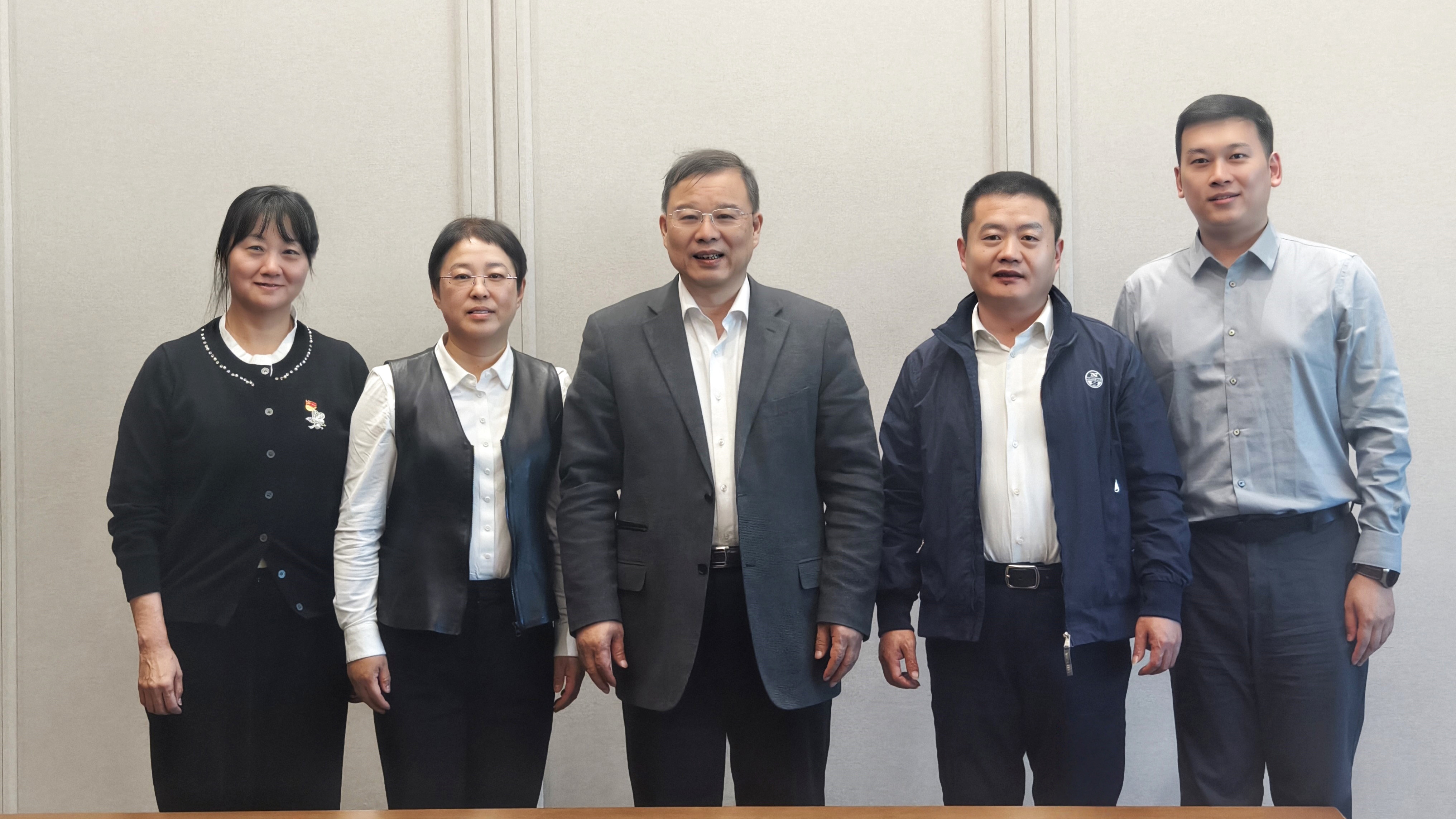 ����ƽ��������ٿ��״Ρ���ǽӴ��ա��